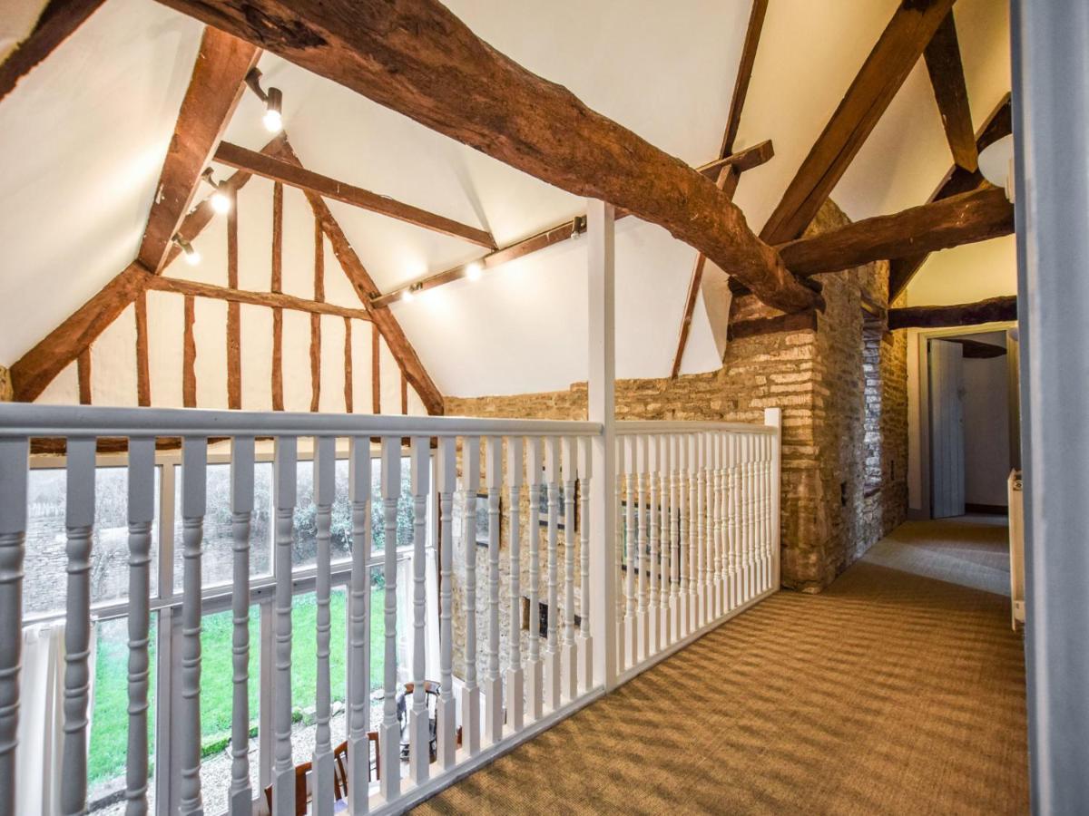 Butts Farm Villa Cirencester Exterior photo